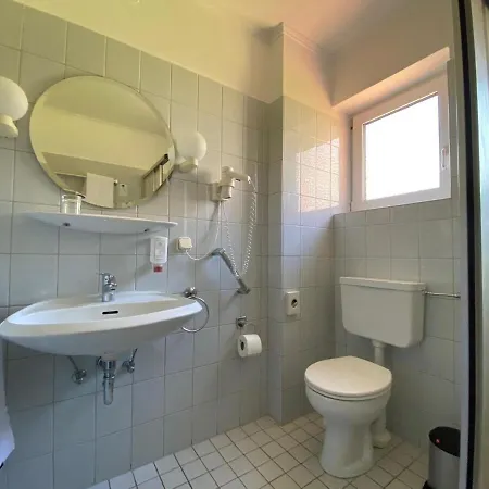 Tanneneck Hotel *